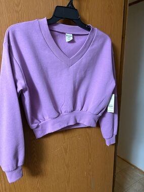 No Boundaries Lavender V-Neck Cropped Sweatshirt